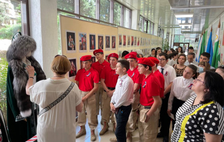 Экспозиция башкирских костюмов была представлена в экспозиционно-выставочном зале Дружбы народов России 