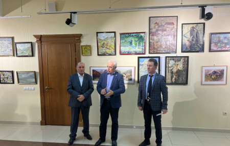 В Доме Дружбы ГБУ РД «Президент-комплекс» состоялось открытие выставки «Истоки».
